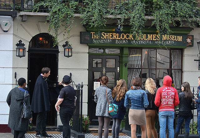 Лондон, Бейкер-стрит, 221b, мистеру Шерлоку Холмсу!